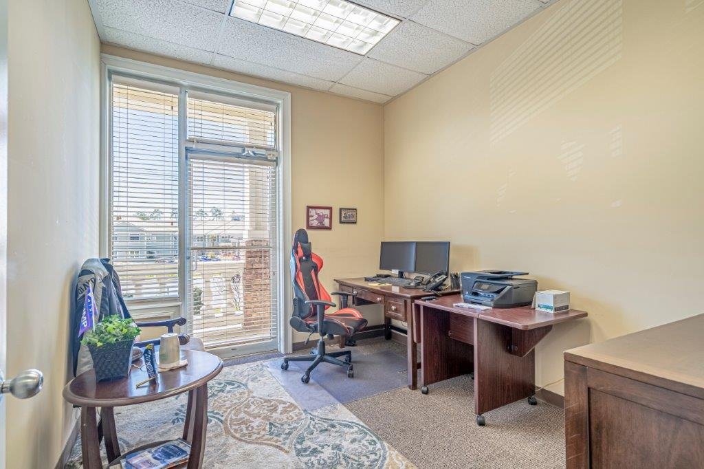 Maximize Productivity and Impress Clients with Executive Office Suites for Rent